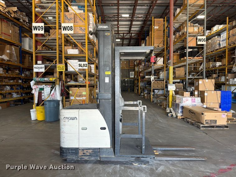image for item FB8221 2018 Crown SP3520-30 order picker