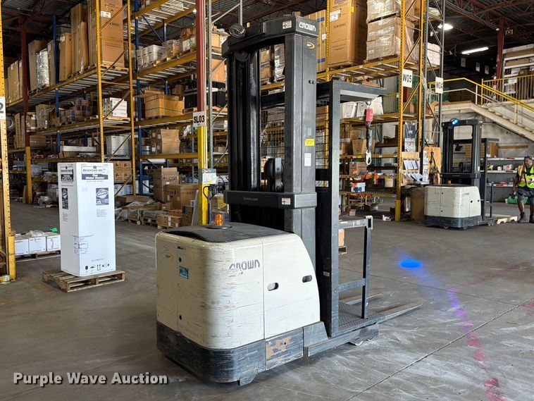 image for item FB8221 2018 Crown SP3520-30 order picker