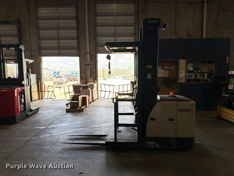 image for item FB8221 2018 Crown SP3520-30 order picker