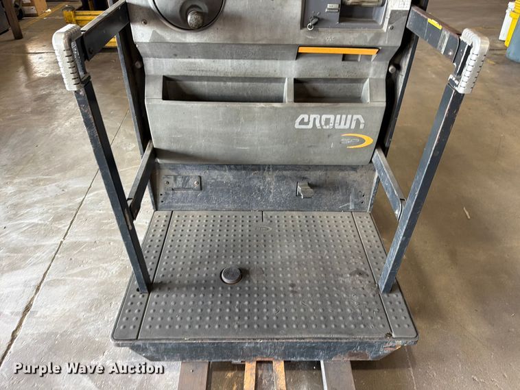 image for item FB8221 2018 Crown SP3520-30 order picker
