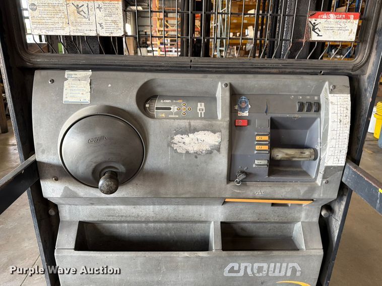image for item FB8221 2018 Crown SP3520-30 order picker