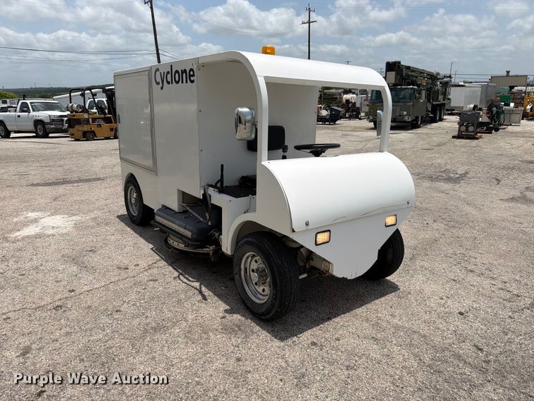 image for item FB8225 Nilfisk-Advance Cyclone 4500 4WS surface cleaner
