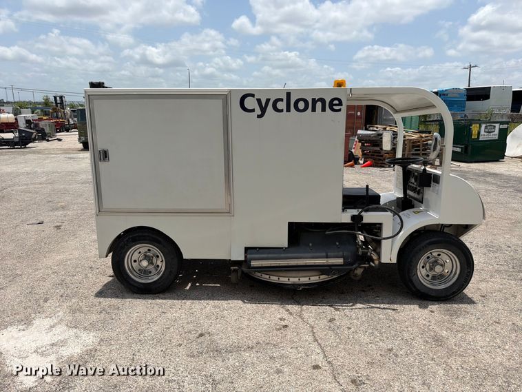 image for item FB8225 Nilfisk-Advance Cyclone 4500 4WS surface cleaner