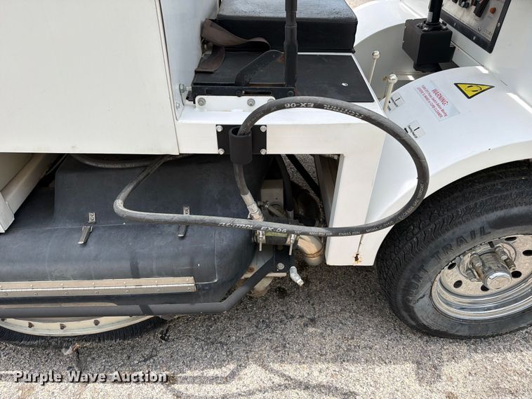 image for item FB8225 Nilfisk-Advance Cyclone 4500 4WS surface cleaner