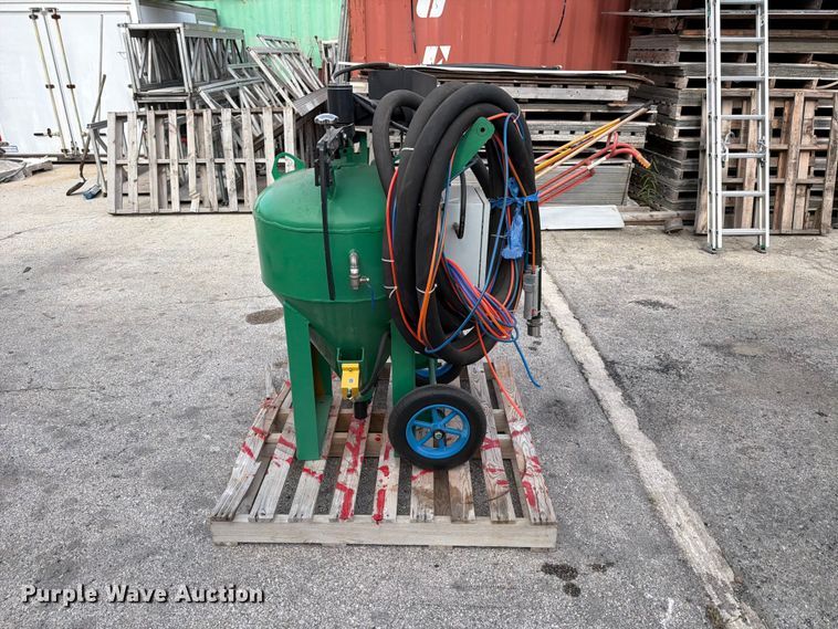 image for item FB8229 Dustless sand blaster