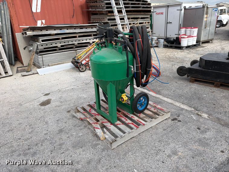 image for item FB8229 Dustless sand blaster