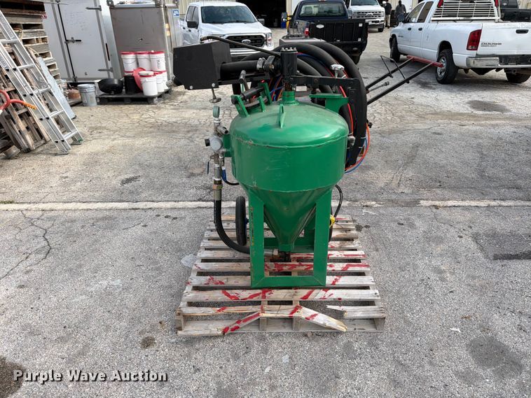 image for item FB8229 Dustless sand blaster