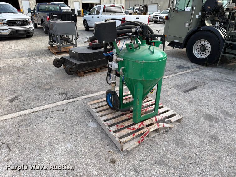 image for item FB8229 Dustless sand blaster