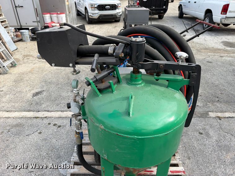 image for item FB8229 Dustless sand blaster