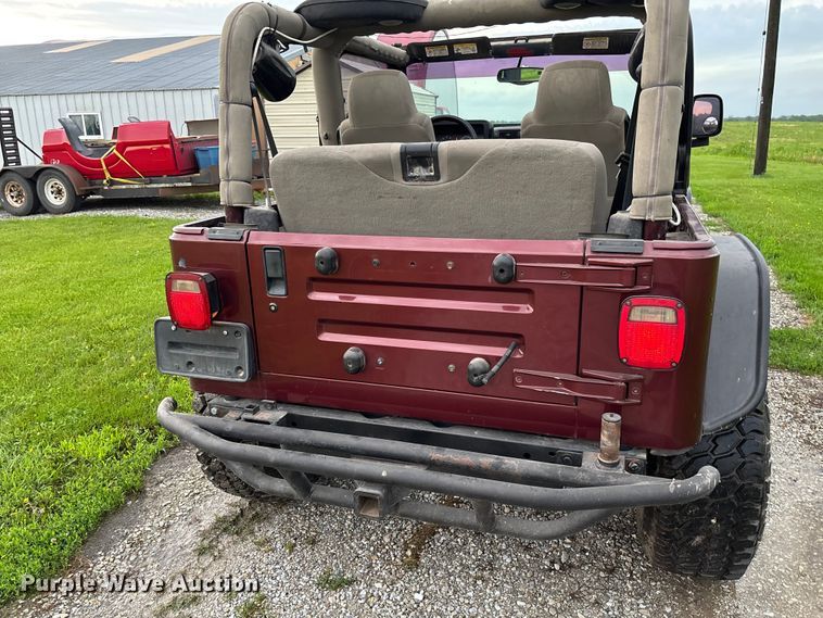 image for item FC1644 2003 Jeep Wrangler TJ Sahara Edition SUV