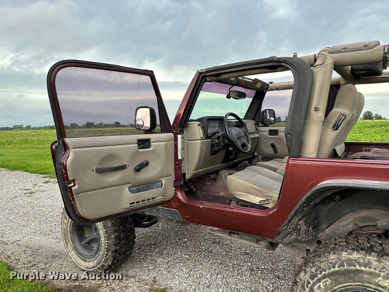 image for item FC1644 2003 Jeep Wrangler TJ Sahara Edition SUV