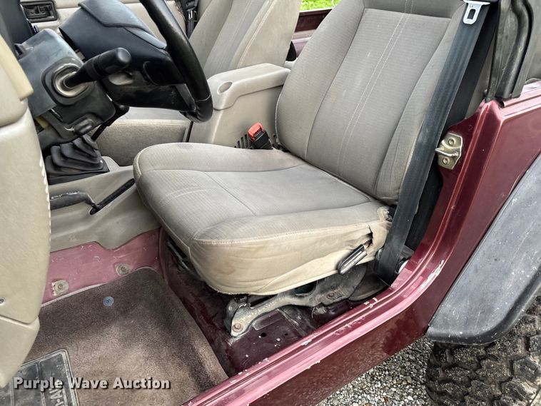 image for item FC1644 2003 Jeep Wrangler TJ Sahara Edition SUV