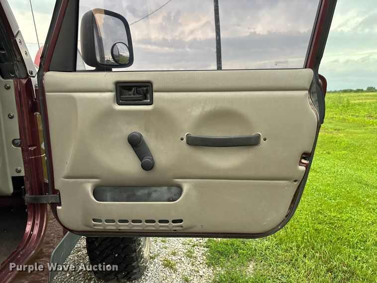 image for item FC1644 2003 Jeep Wrangler TJ Sahara Edition SUV