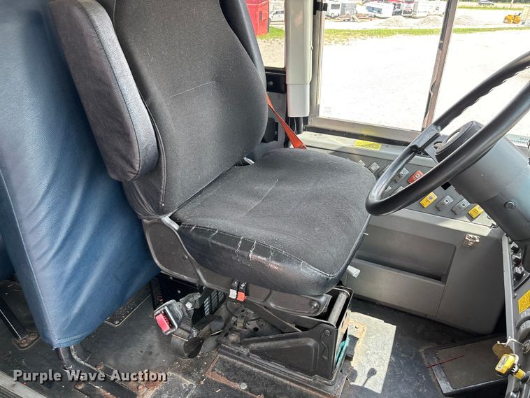 image for item FC1648 2014 Thomas Built HDX school bus