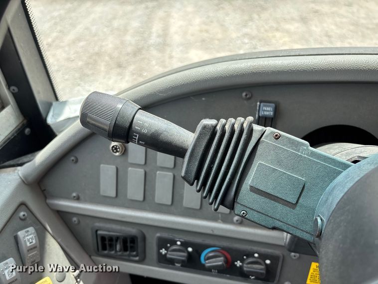 image for item FC1648 2014 Thomas Built HDX school bus