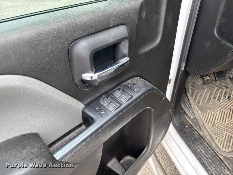 image for item FC1663 2018 Chevrolet Silverado 1500 Ext. Cab pickup truck