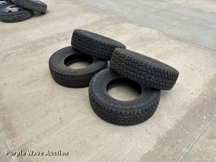 image for item FC1665 (4) Hankook DynaPro AT2 265/75R16 tires