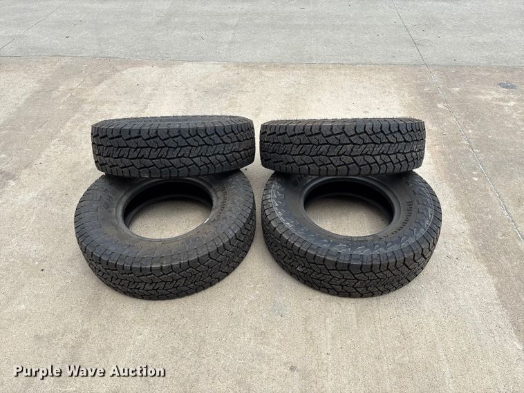 image for item FC1665 (4) Hankook DynaPro AT2 265/75R16 tires