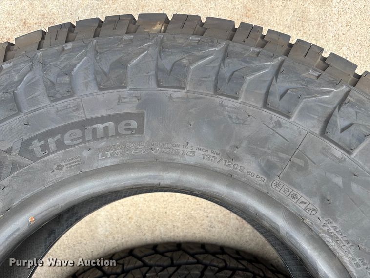 image for item FC1665 (4) Hankook DynaPro AT2 265/75R16 tires