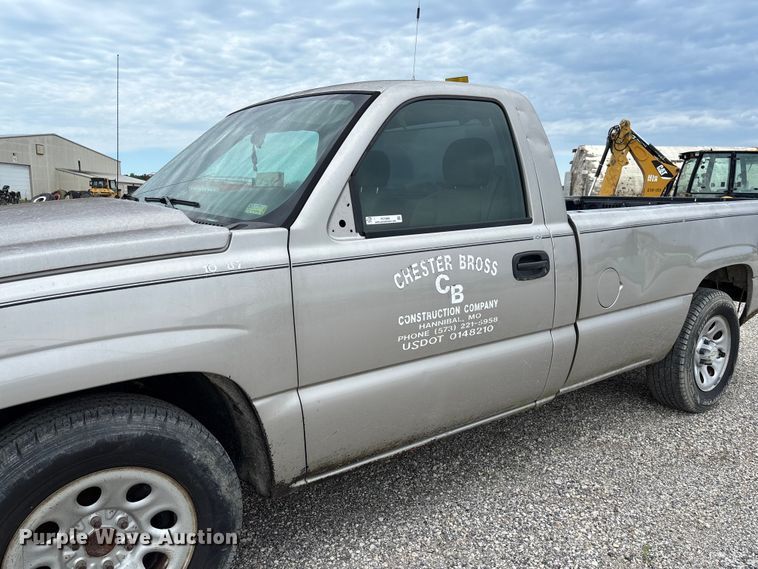 image for item FC1669 2007 Chevrolet Silverado 1500 pickup truck