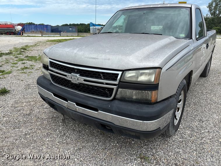 image for item FC1669 2007 Chevrolet Silverado 1500 pickup truck