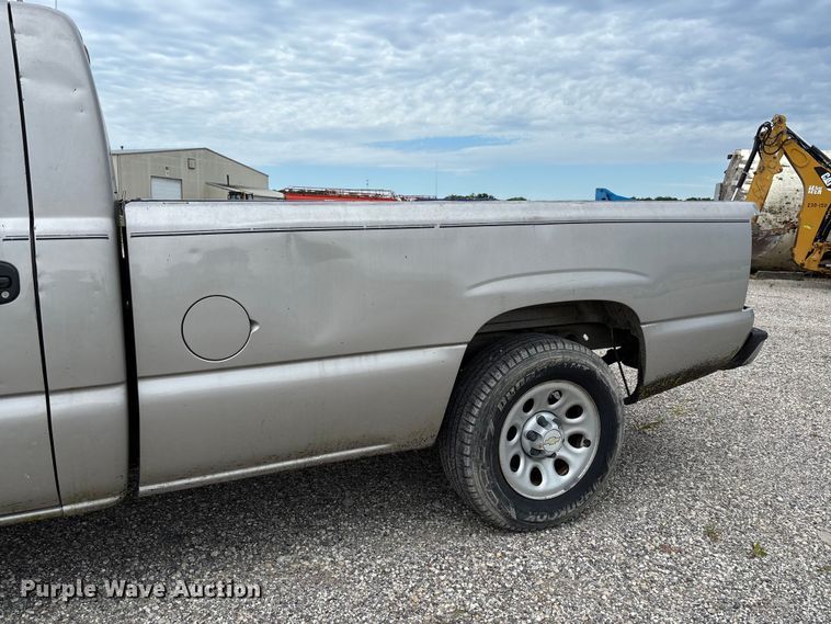 image for item FC1669 2007 Chevrolet Silverado 1500 pickup truck