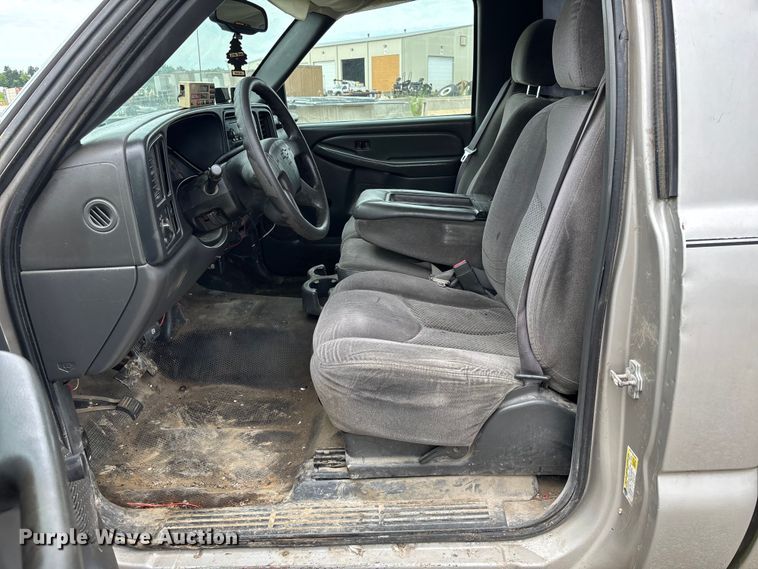 image for item FC1669 2007 Chevrolet Silverado 1500 pickup truck