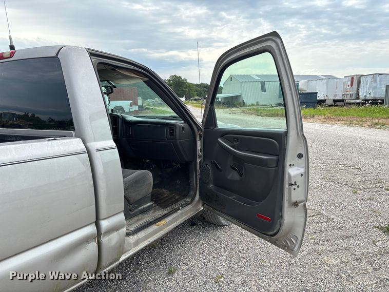 image for item FC1669 2007 Chevrolet Silverado 1500 pickup truck