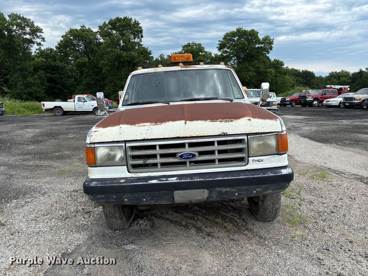 image for item FC1671 1988 Ford F450 Super Duty utility / service truck