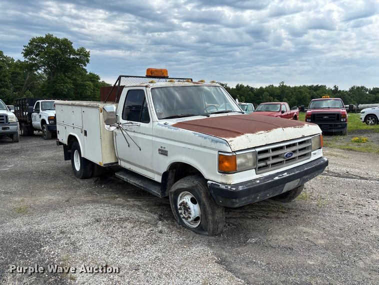 image for item FC1671 1988 Ford F450 Super Duty utility / service truck