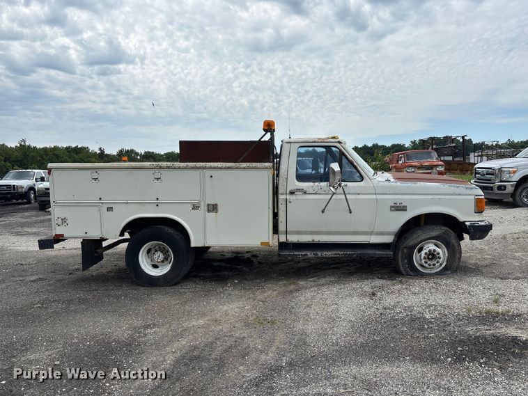 image for item FC1671 1988 Ford F450 Super Duty utility / service truck