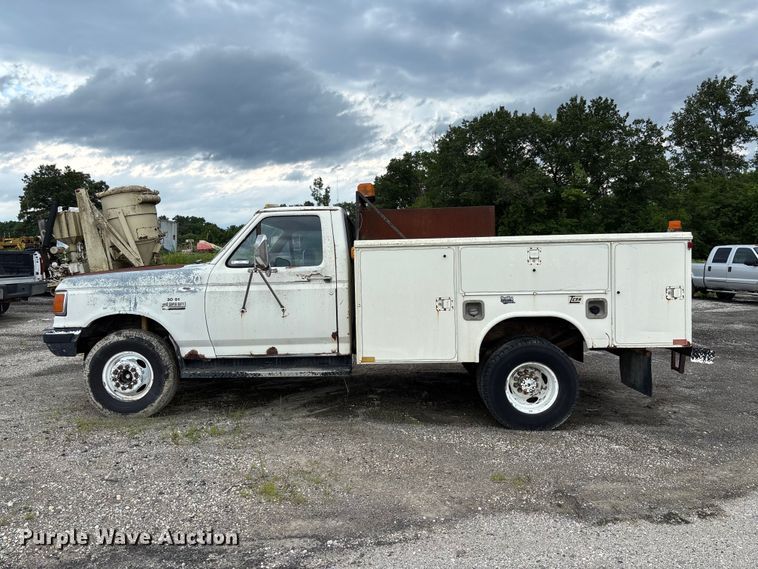 image for item FC1671 1988 Ford F450 Super Duty utility / service truck