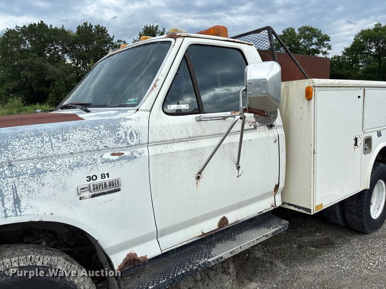 image for item FC1671 1988 Ford F450 Super Duty utility / service truck