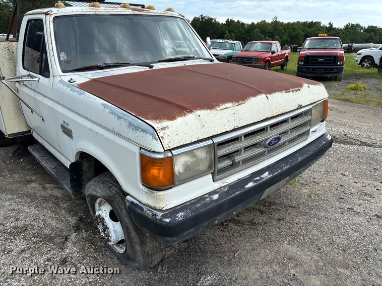 image for item FC1671 1988 Ford F450 Super Duty utility / service truck