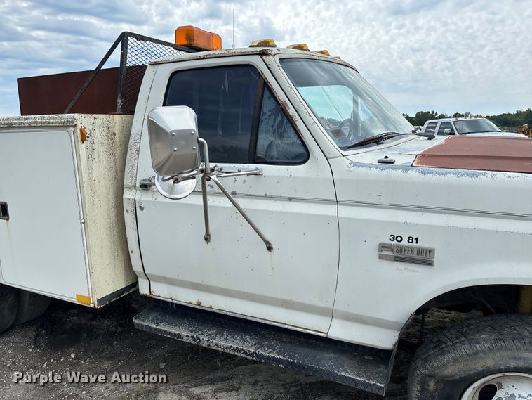 image for item FC1671 1988 Ford F450 Super Duty utility / service truck