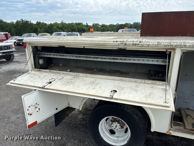 image for item FC1671 1988 Ford F450 Super Duty utility / service truck