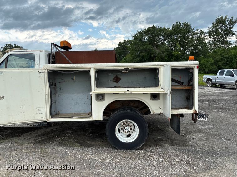 image for item FC1671 1988 Ford F450 Super Duty utility / service truck