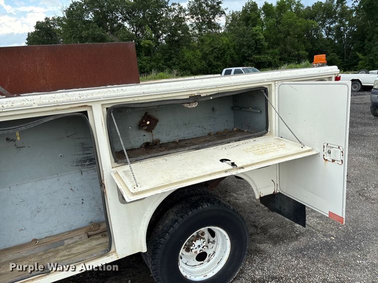 image for item FC1671 1988 Ford F450 Super Duty utility / service truck