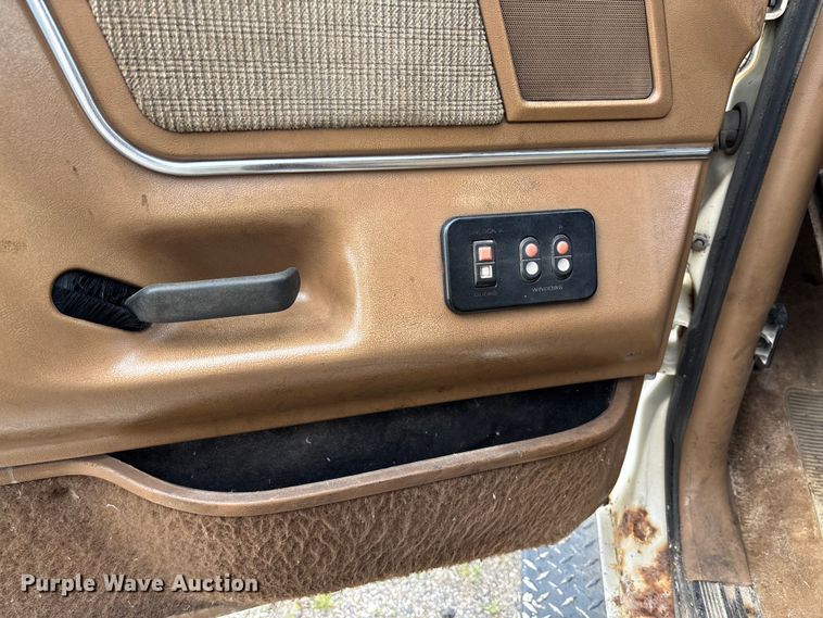 image for item FC1671 1988 Ford F450 Super Duty utility / service truck