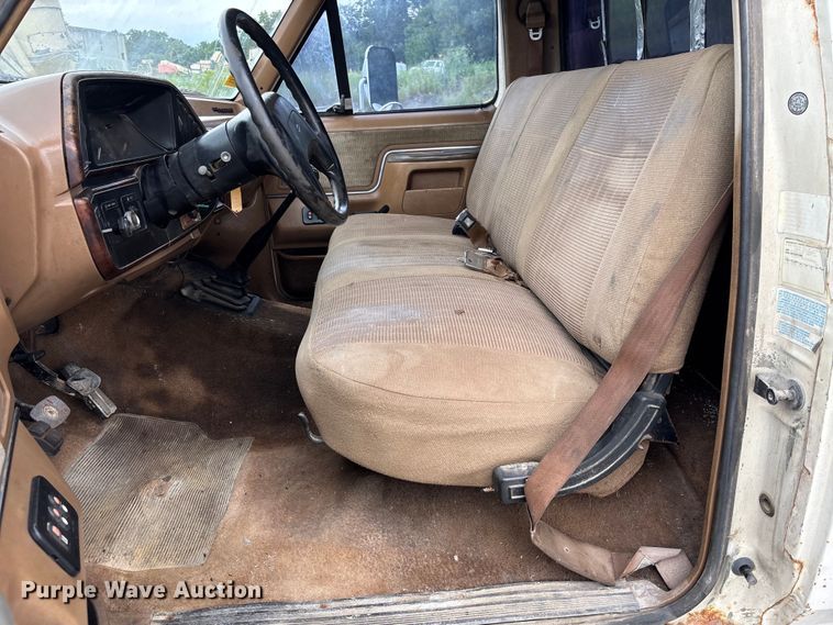 image for item FC1671 1988 Ford F450 Super Duty utility / service truck