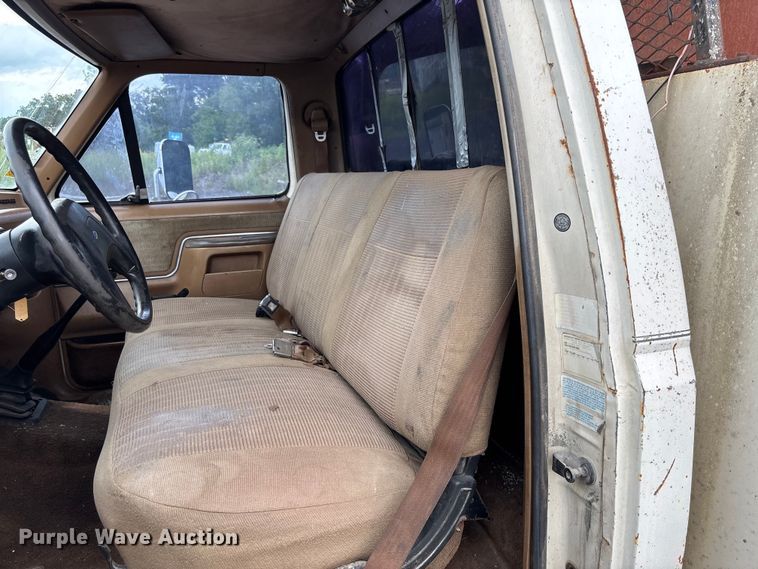 image for item FC1671 1988 Ford F450 Super Duty utility / service truck