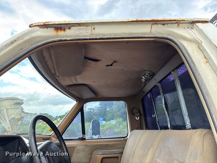 image for item FC1671 1988 Ford F450 Super Duty utility / service truck