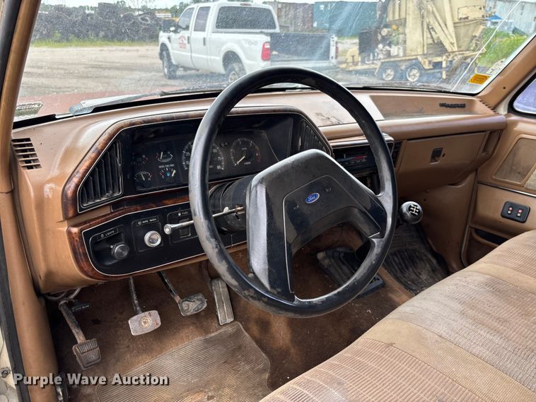 image for item FC1671 1988 Ford F450 Super Duty utility / service truck