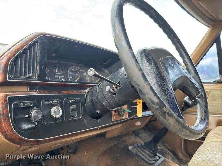 image for item FC1671 1988 Ford F450 Super Duty utility / service truck