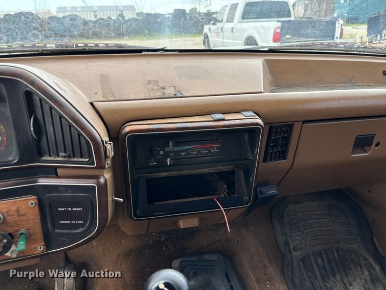 image for item FC1671 1988 Ford F450 Super Duty utility / service truck