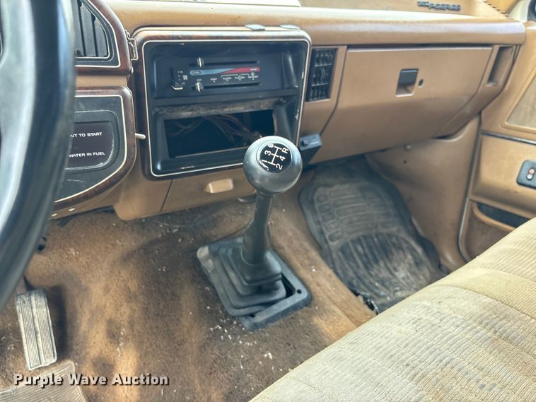 image for item FC1671 1988 Ford F450 Super Duty utility / service truck