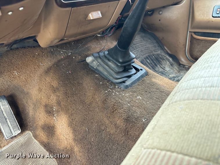 image for item FC1671 1988 Ford F450 Super Duty utility / service truck