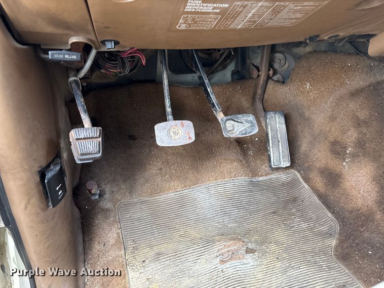 image for item FC1671 1988 Ford F450 Super Duty utility / service truck