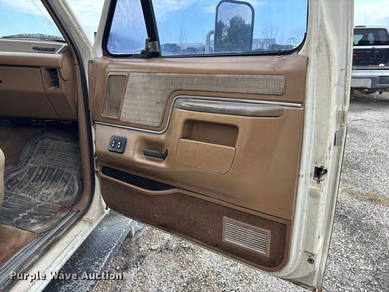 image for item FC1671 1988 Ford F450 Super Duty utility / service truck