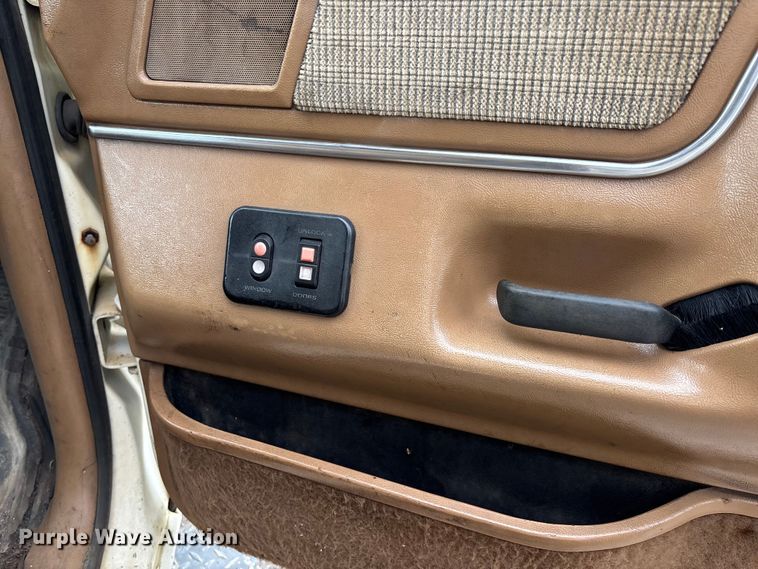 image for item FC1671 1988 Ford F450 Super Duty utility / service truck